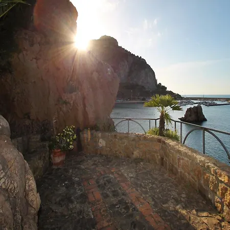 Faraglioni Fronte Cefalù