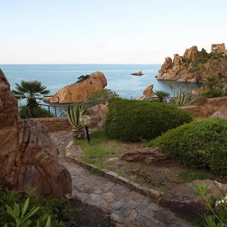 Faraglioni Fronte * Cefalù