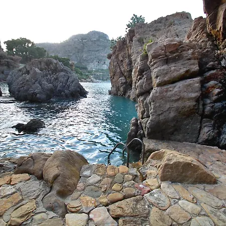 Faraglioni Fronte * Cefalù